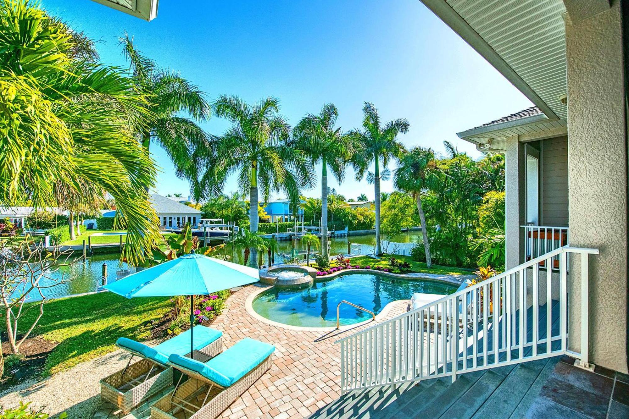 Villa Bikinis And Martinis Waterfront Canal à Anna Maria Extérieur photo